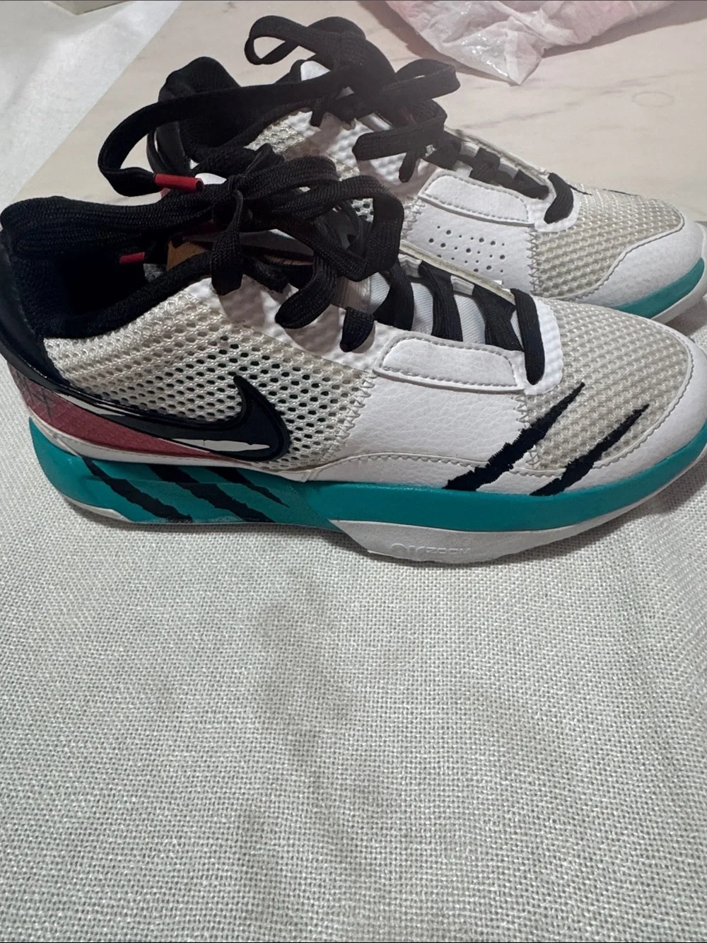 Nike Kids White Teal & Black Low-Top Sneakers